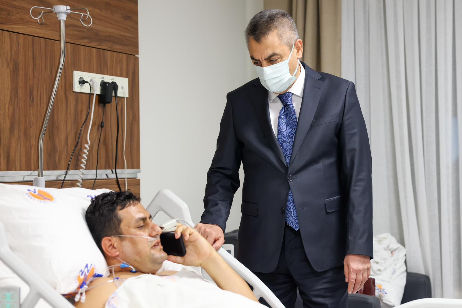 Öğrencinin vurduğu okul müdürü yoğun bakımdan çıktı