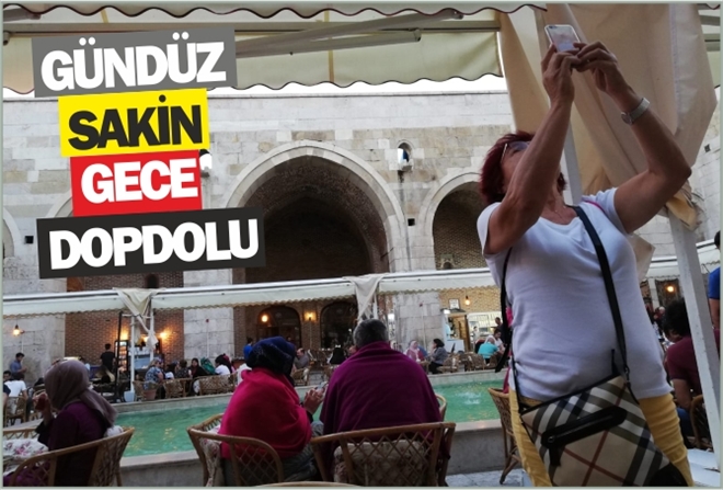 GÜNDÜZ SAKİN GECE DOPDOLU