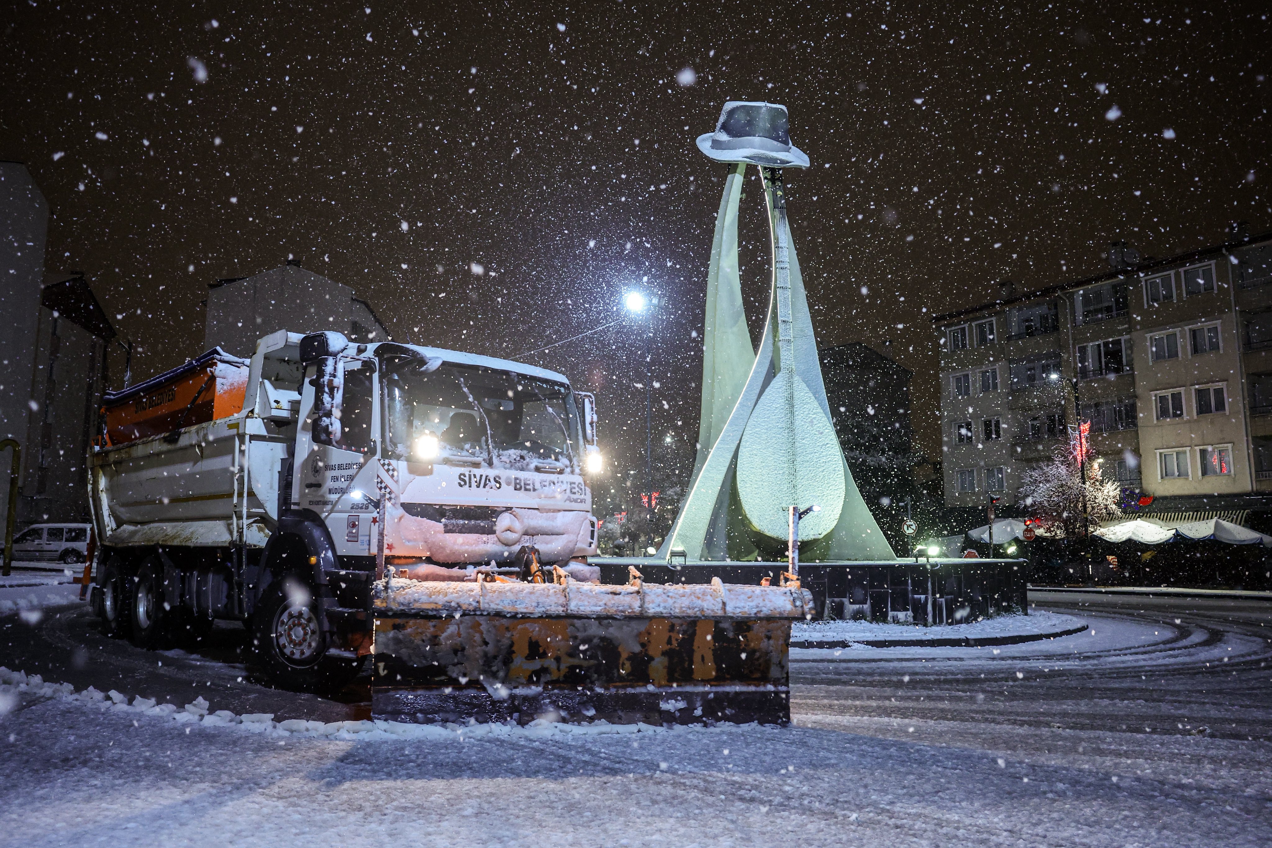 Sivas Belediyesi Karla Mücadelede 7/24 Seferber