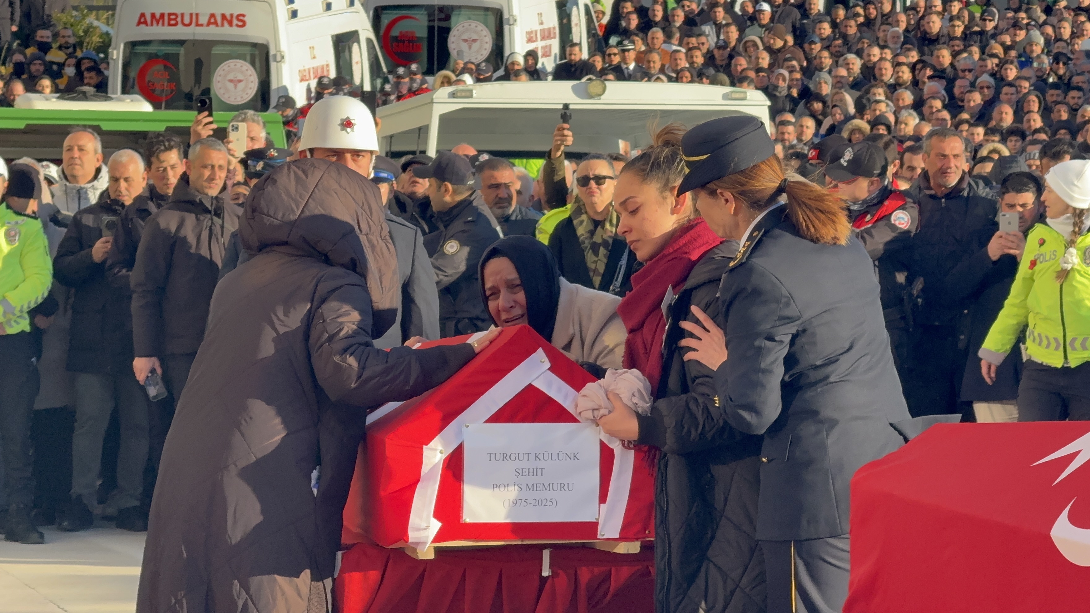 Şehitlerimiz İçin Tören Düzenlendi