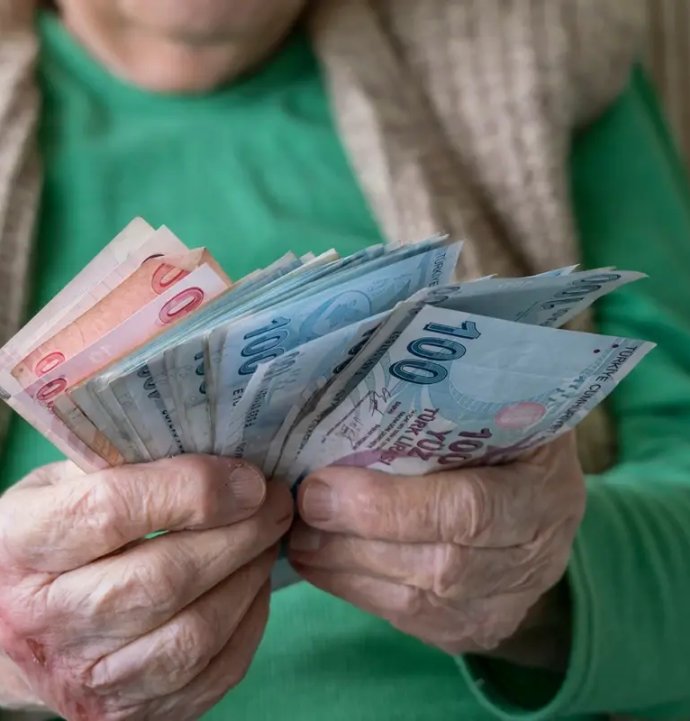 Yüzde 12 zam cepte, peki maaş artacak mı?