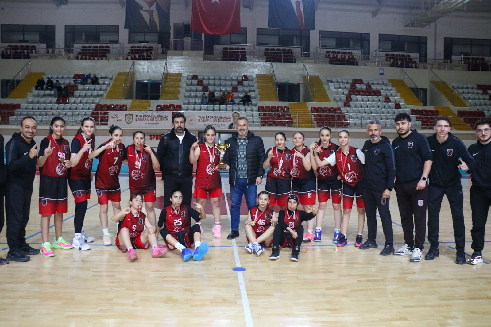 Sivas Yıldızları U-16 il birinciliğinde zafere ulaştı