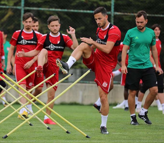 İLK MAÇ İRAN TEMSİLCİSİYLE