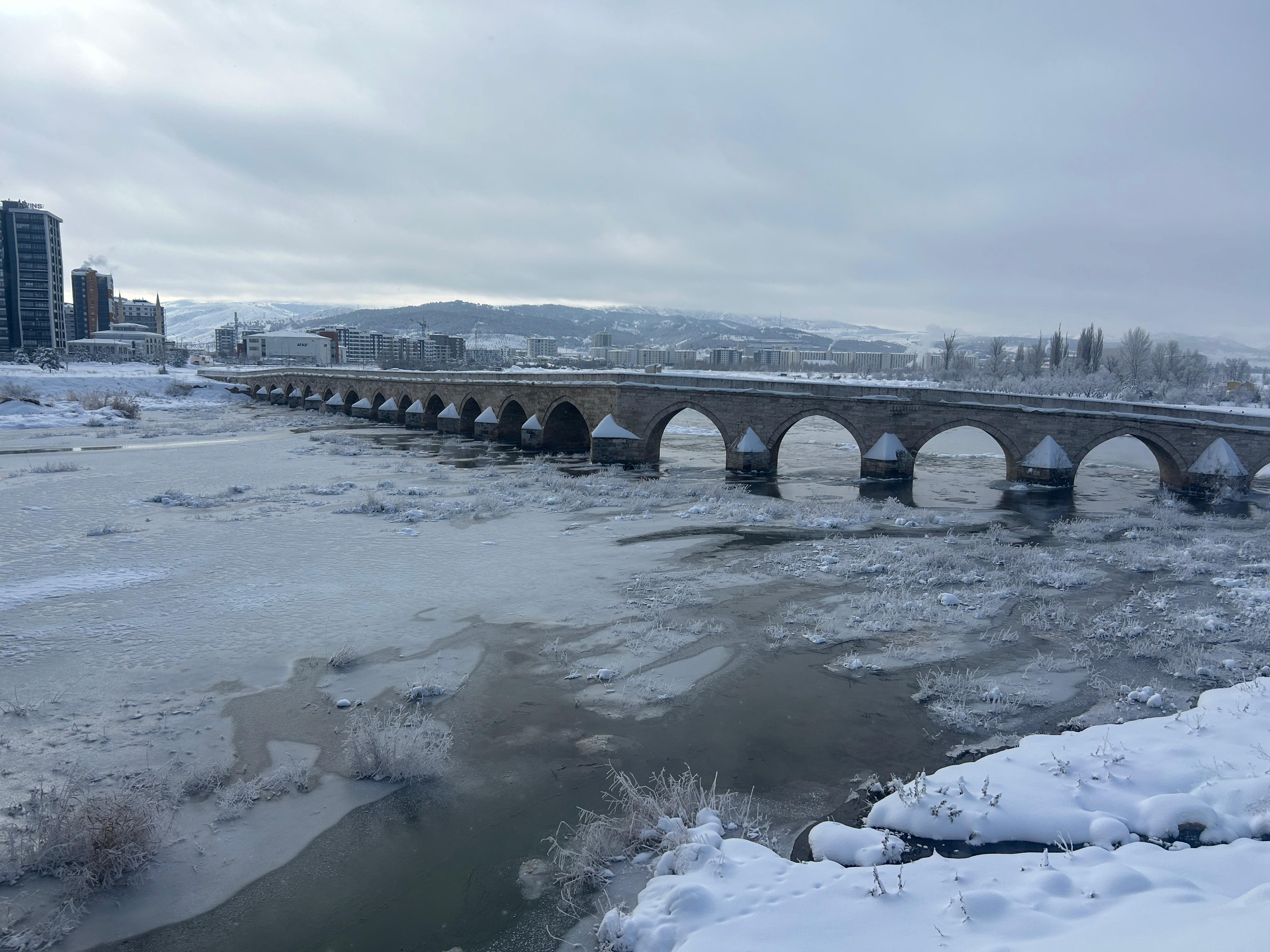 Türkiye'nin En Uzun Nehri Kızılırmak Dondu