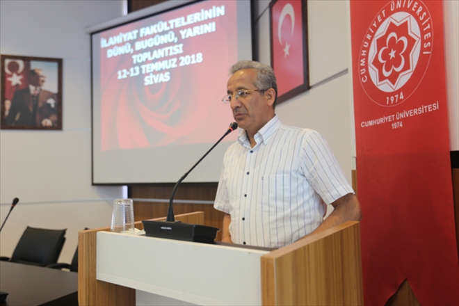 İLAHİYAT FAKÜLTELERİNİN GELECEĞİ MASAYA YATIRILDI