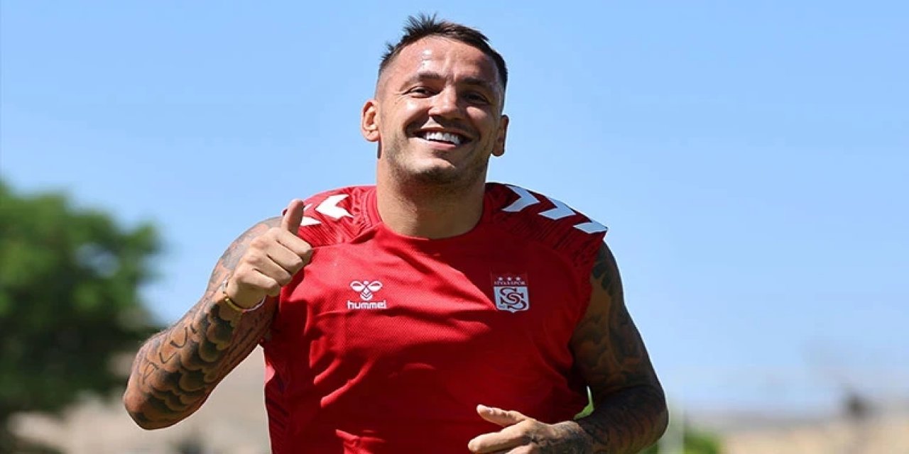 Rey Manaj yeniden Sivasspor yolunda