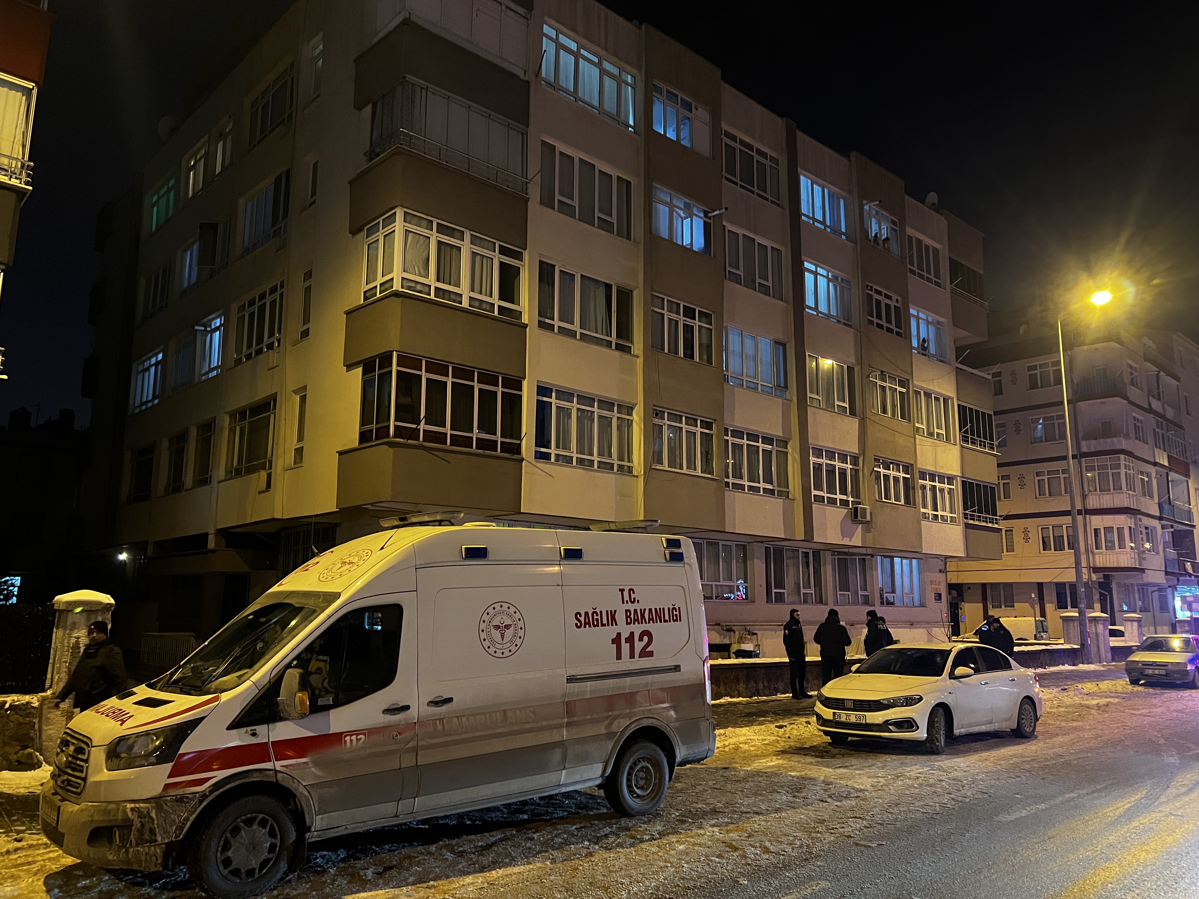 Kavga ettiği arkadaşını bıçaklayarak öldürdü