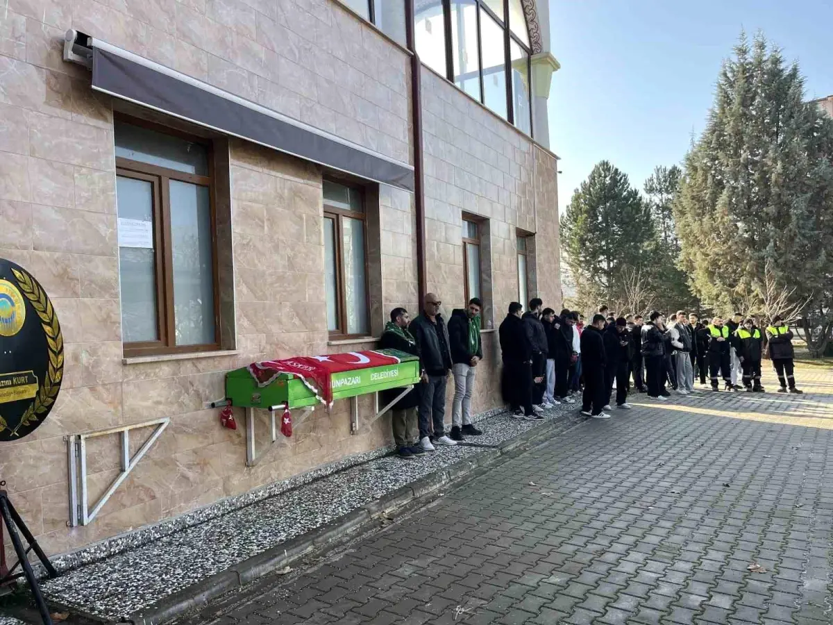 Askere Gidemedi… Tabutuna “O Şimdi Asker” Tülbenti Serildi