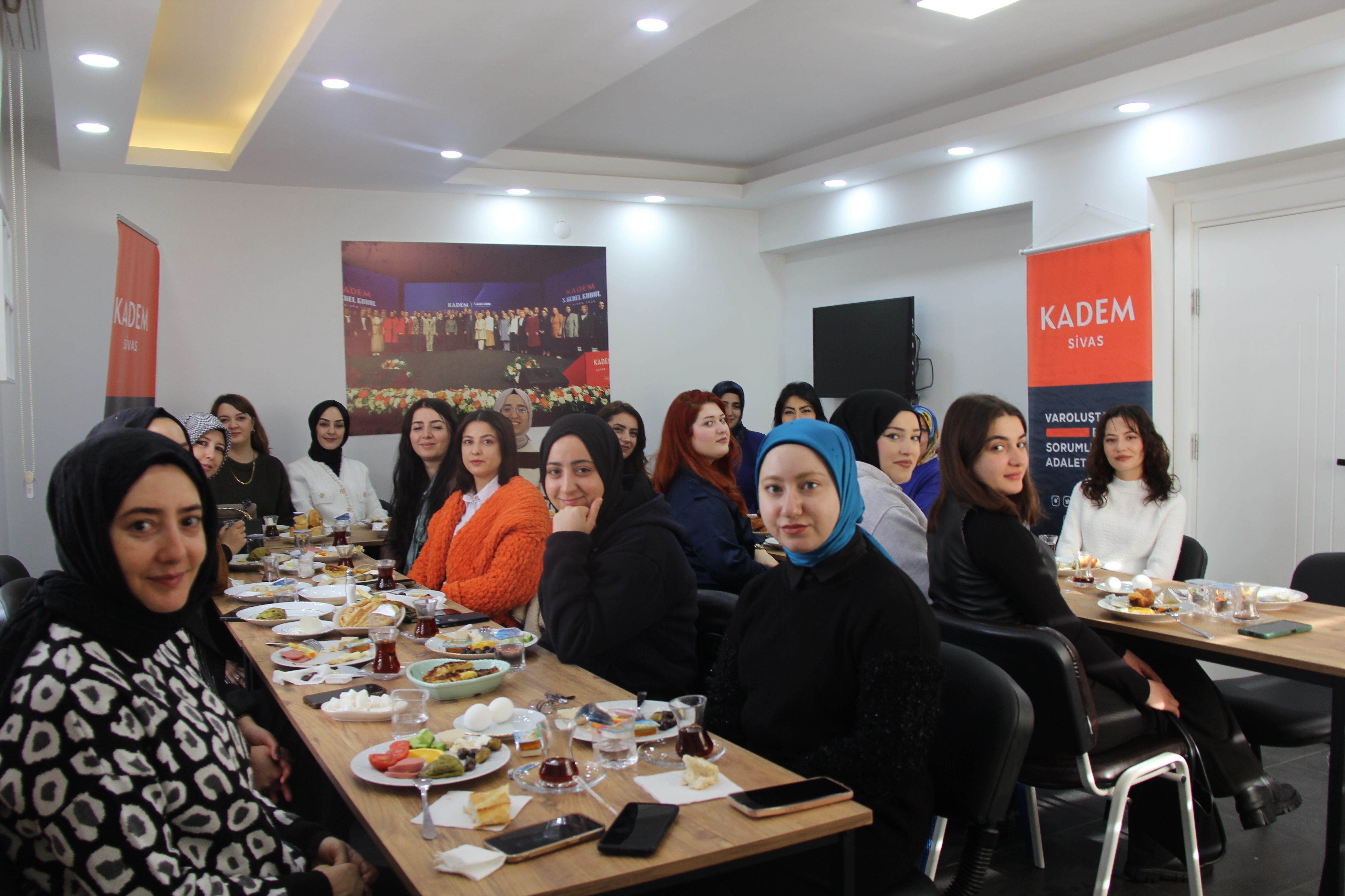 Sivas’ta KADEM’den Kadın Gazetecilere Anlamlı Buluşma