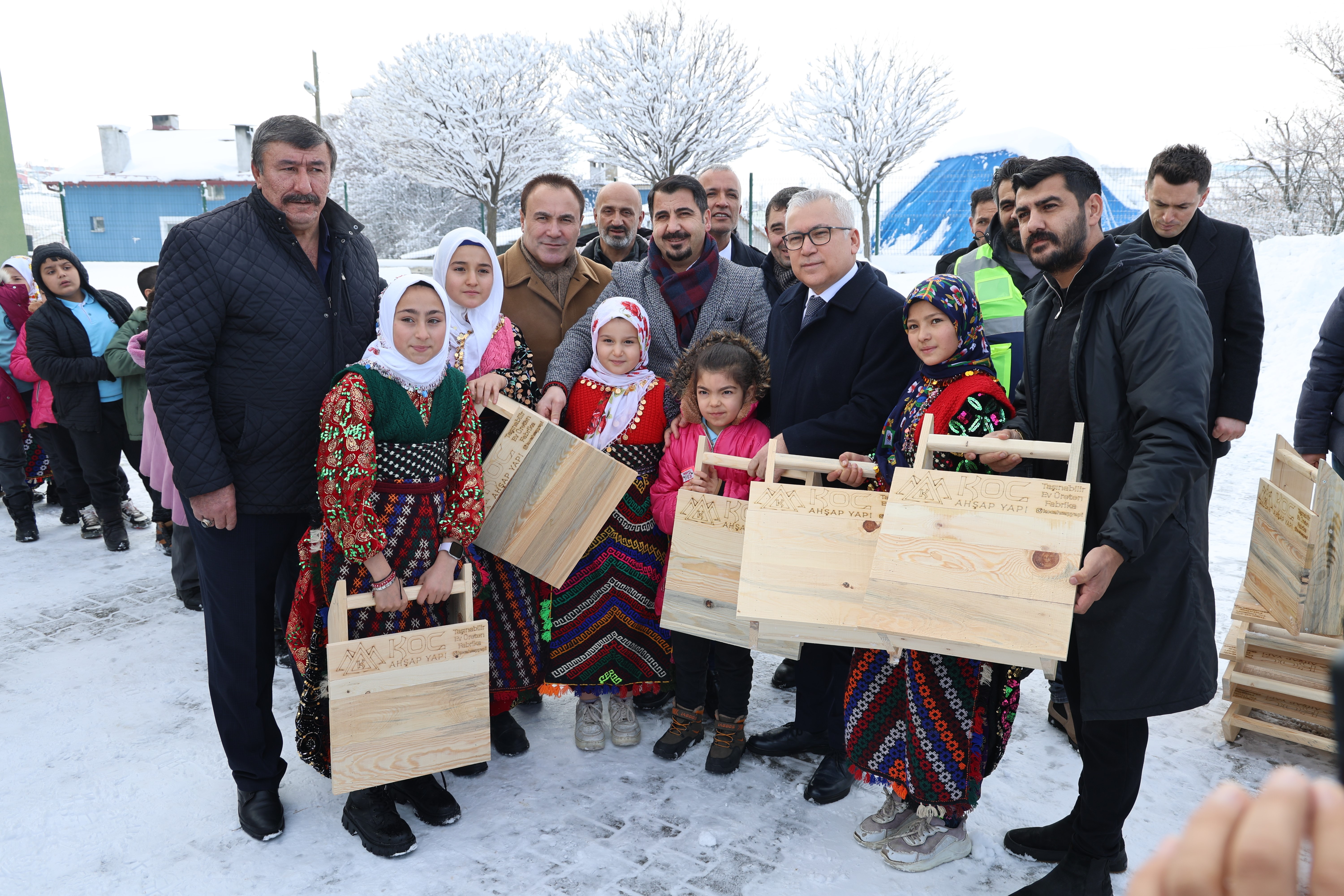 Sivas’ta Öğrencilere Ahşap Kızak Sürprizi