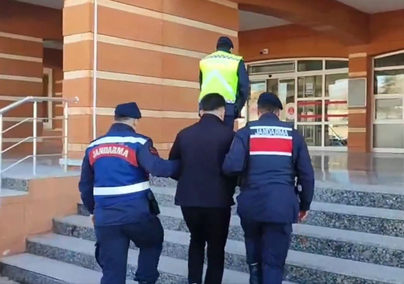 34 ilde FETÖ operasyonları; 43 tutuklama