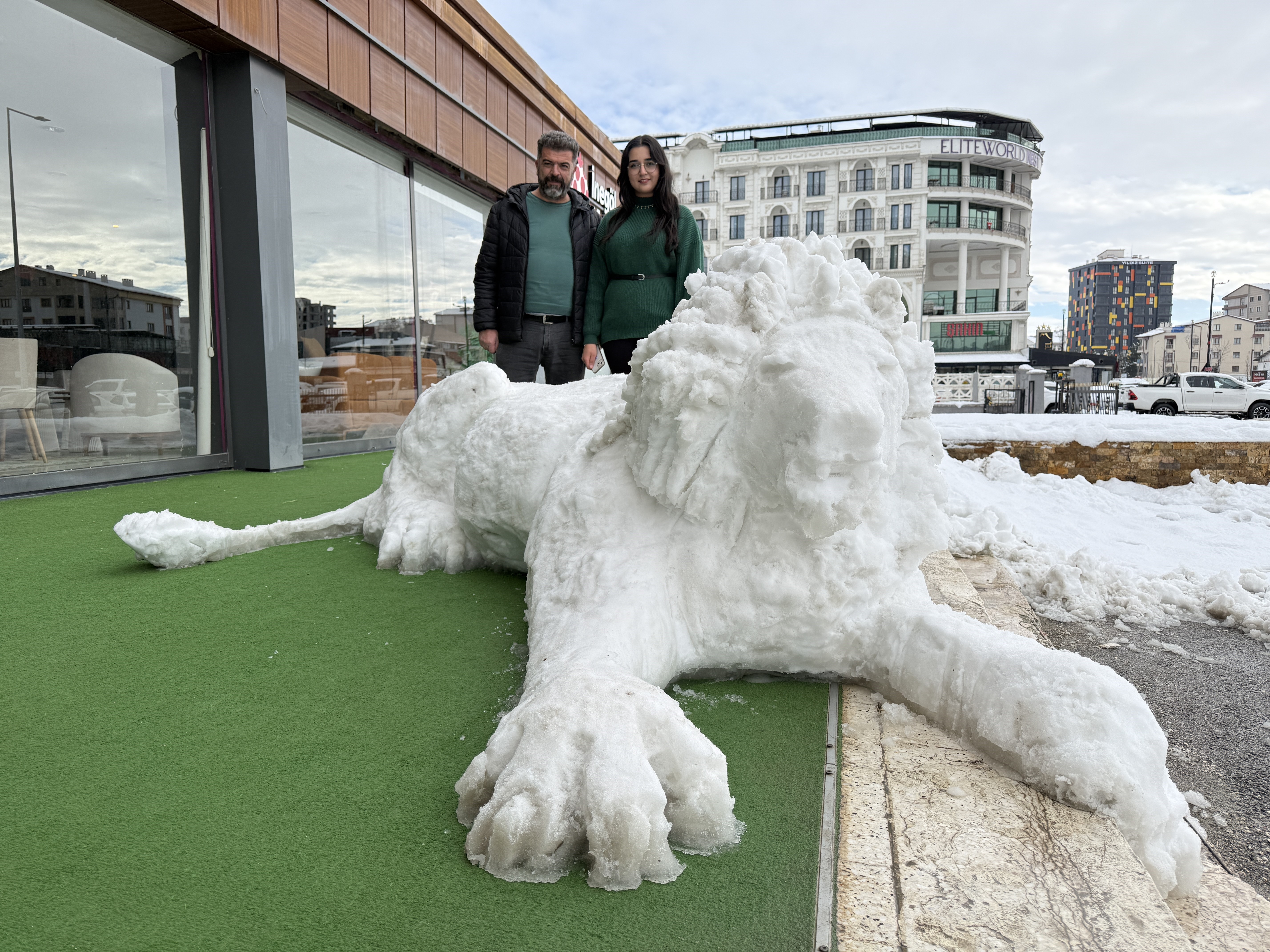 3 Saatte Kaşıkla İşledi, Ortaya Kardan Aslan Çıktı