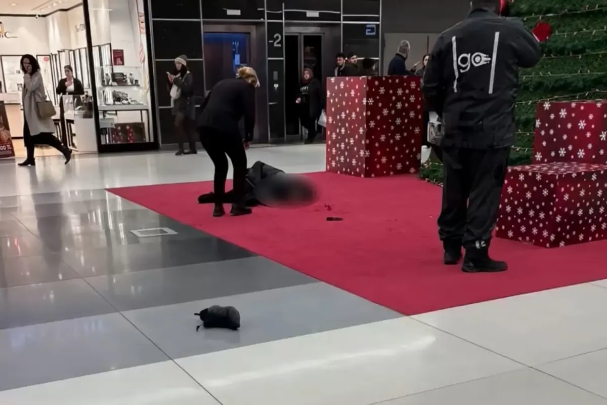 AVM'de korkunç olay! 2. kattan düşen genç hayatını kaybetti