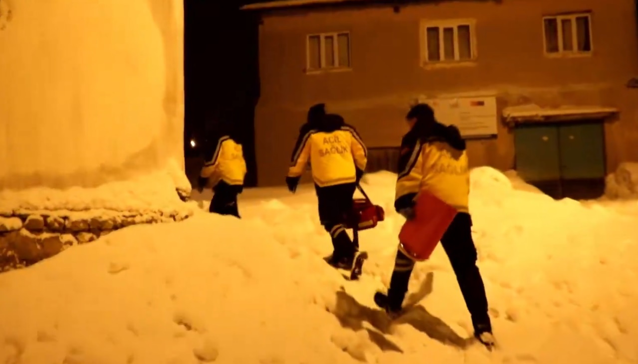 Sivas’ta Kar ve Tipiye Rağmen Hayat Kurtaran Müdahale