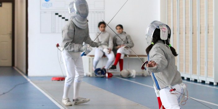 Sivas’ın Yıldız Eskrimcileri Türkiye Şampiyonası’nda