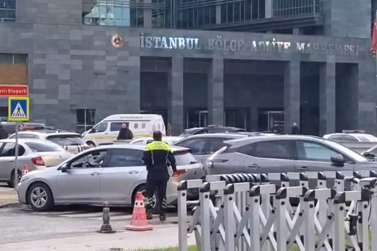 Adliyede Şok Olay: Savcı, Kadın Hakimi Silahla Vurdu