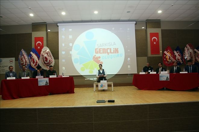 ŞARKIŞLA´da GENÇLİK OLUŞUM KONFERANS VERDİ