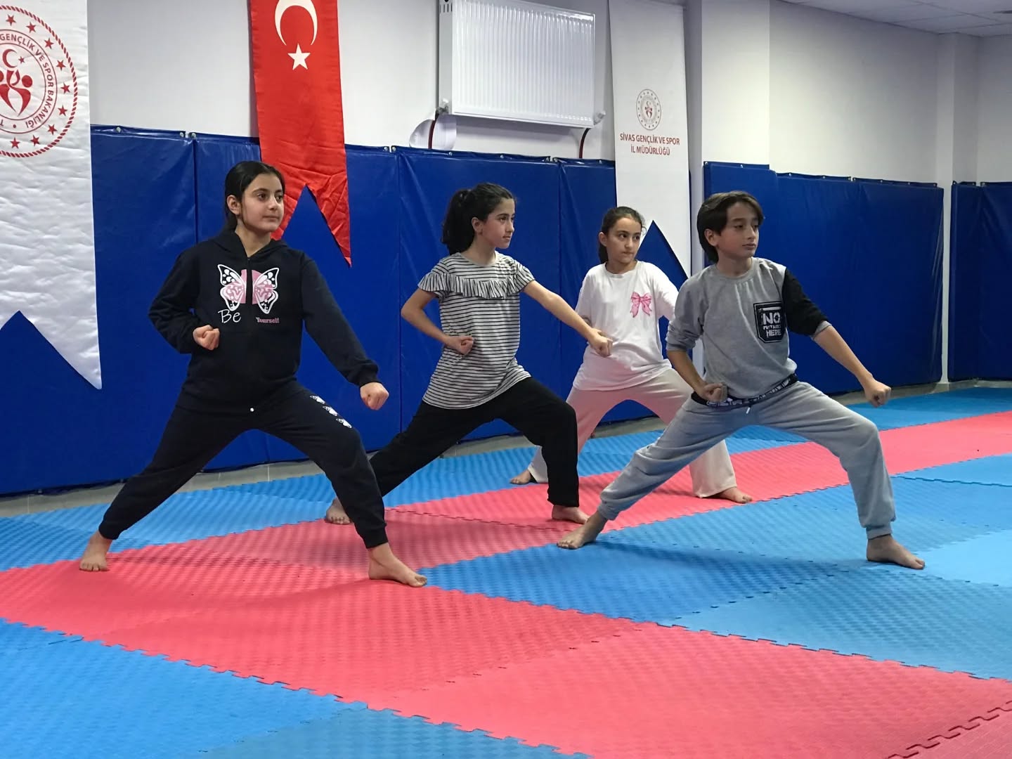 Gençler Sivas’ta Karateyle Sınırlarını Zorluyor