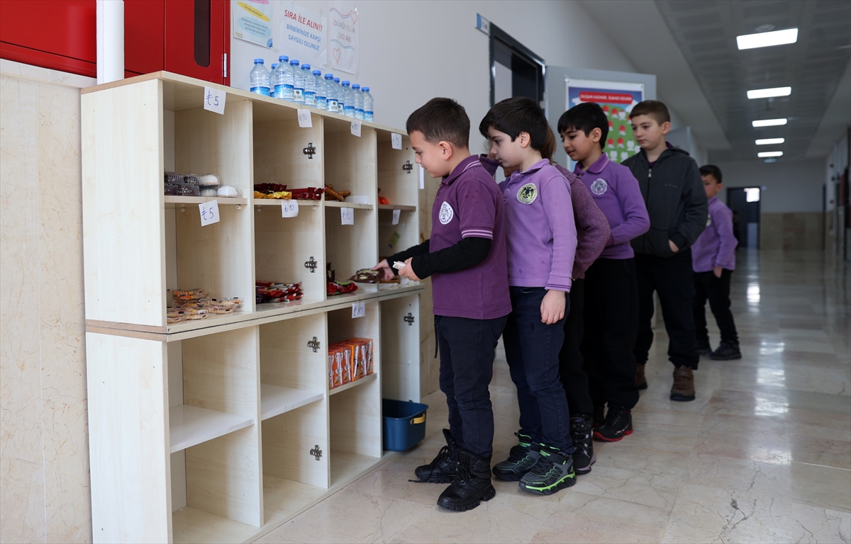 Sivas’ta kasiyersiz kantin, dürüstlük dersi veriyor