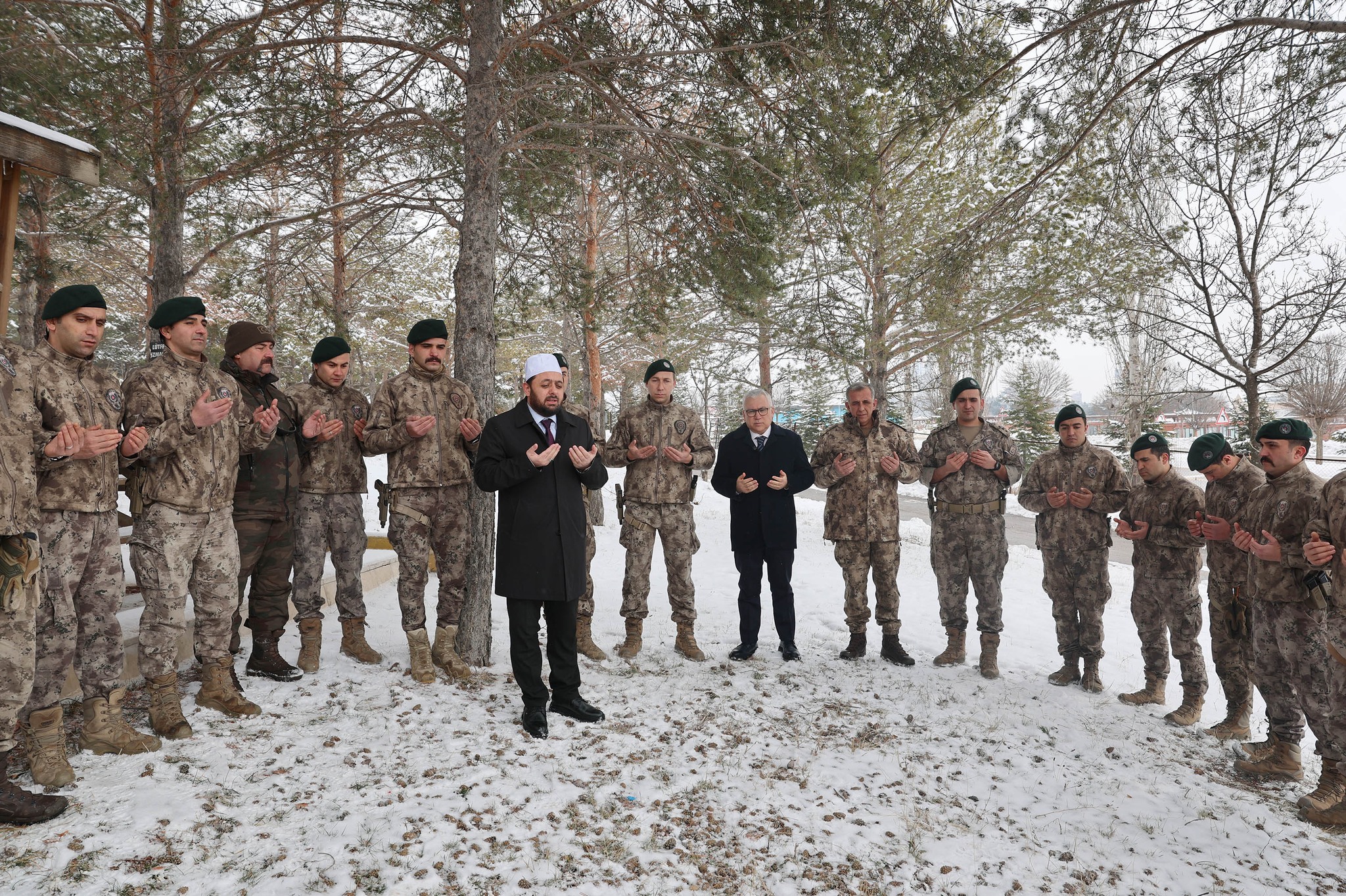 Sivas’ta PÖH’ler dualarla sınır ötesine uğurlandı