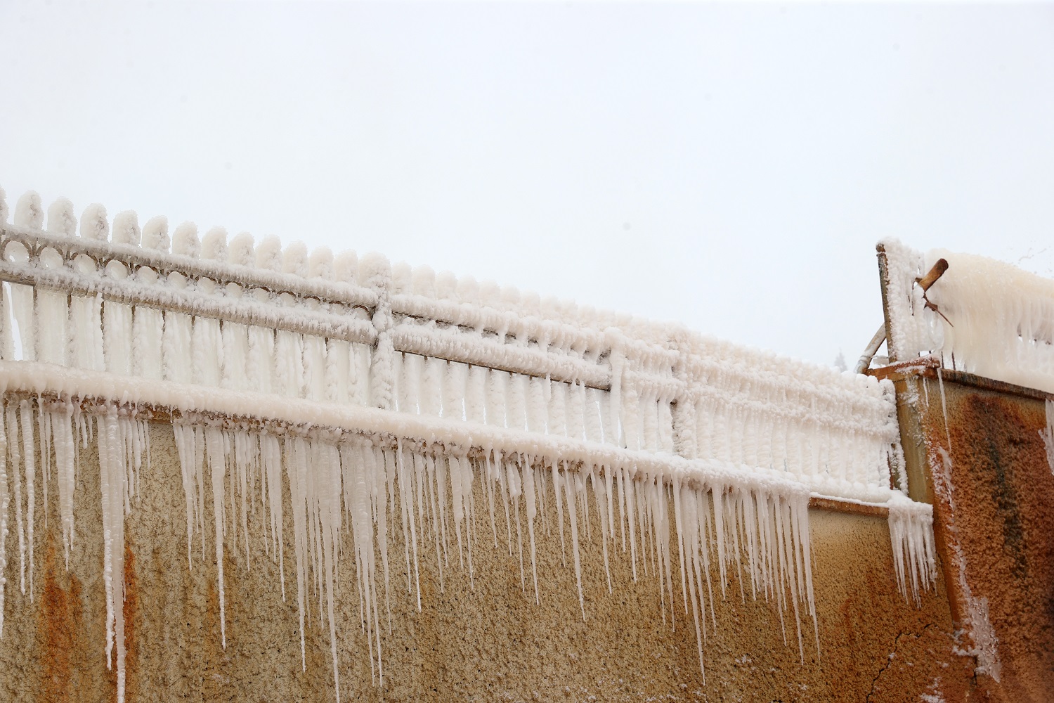 "Sivas'ın Pamukkale"si Altınkale'de buz sarkıtları oluştu
