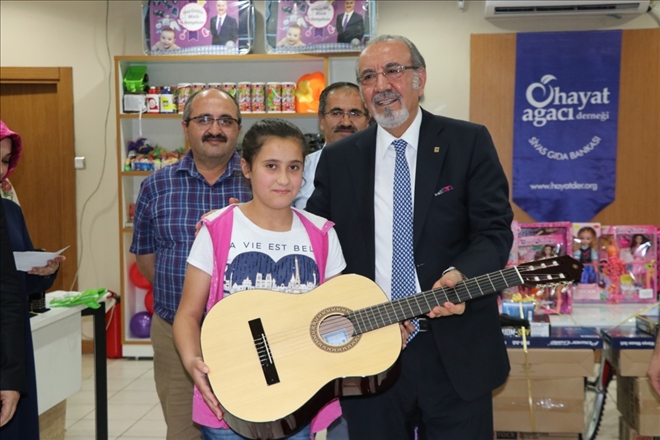 45 ÇOCUĞUN HAYALLERİNİ SÜSLEDİ