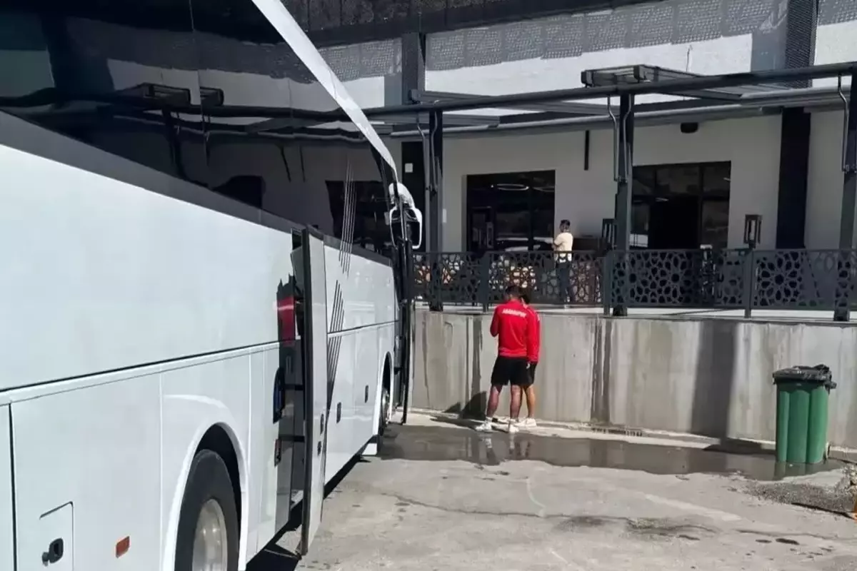 Ödenmeyen hesap takımı mağdur etti, şok ceza