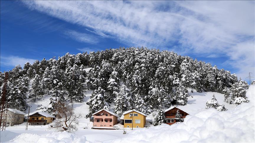 Sivas’ta yayla beyaza büründü, doğa sessizliğe gömüldü