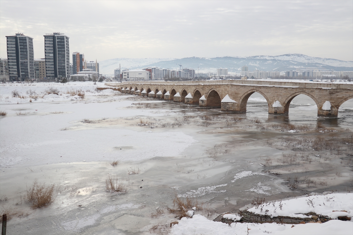 Sivas’ta kar, yerini soğuk havaya bıraktı