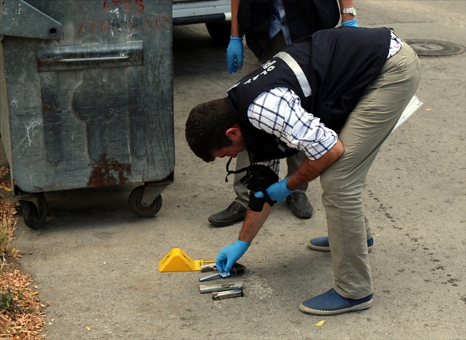 TEMİZLİK İŞÇİSİ SİLAH BULDU