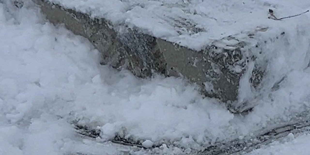 Sivas'ta kar temizliğinde  2 araç zarar gördü