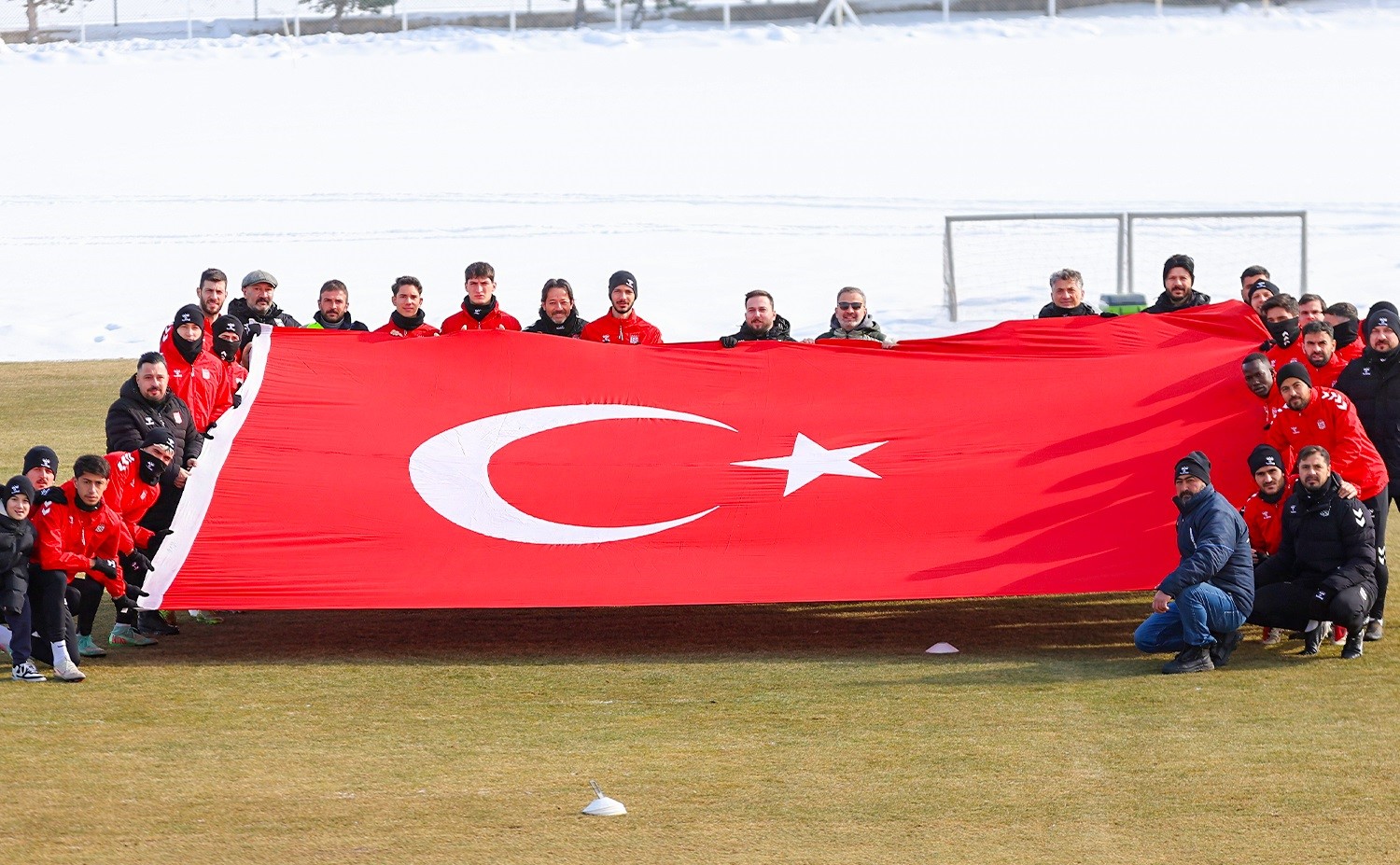 Sivasspor'dan “Tek Millet, Tek Bayrak” Mesajı