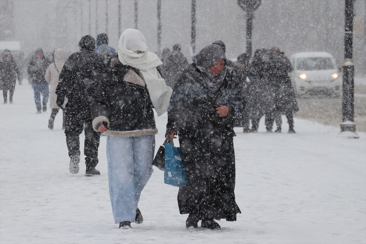 Sivas’ta kar ve soğuk hava etkisini sürdürüyor