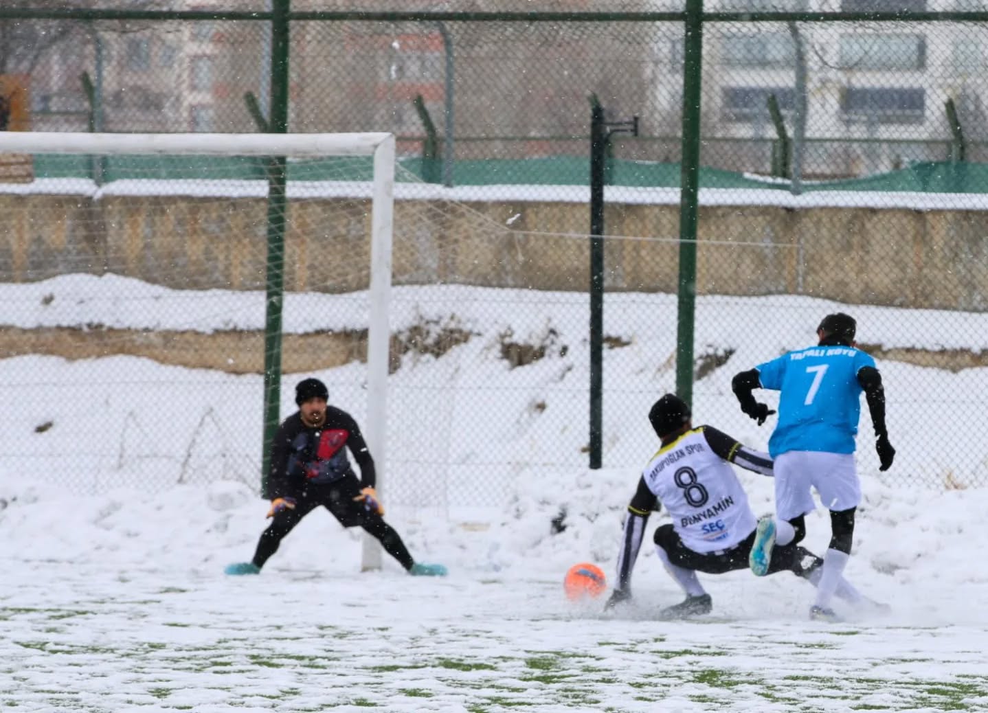 Sivas’ta Amatör Liglere Kar Tatili