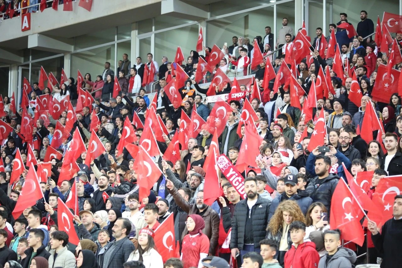 Sivasspor–Amed maçı öncesi Sivas’ta bayrak çağrısı