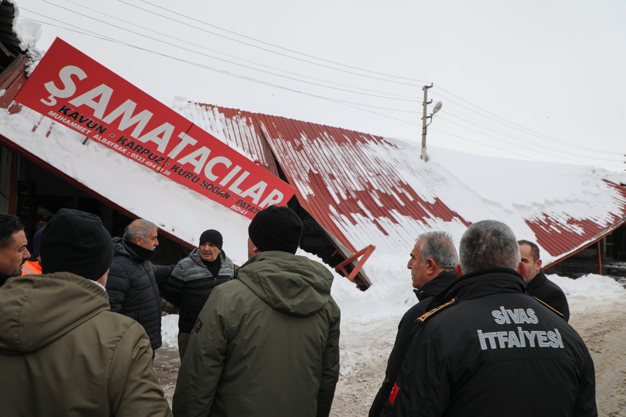 Sivas’ta Kar Kütleleri Beklenmedik Çöküş Yarattı