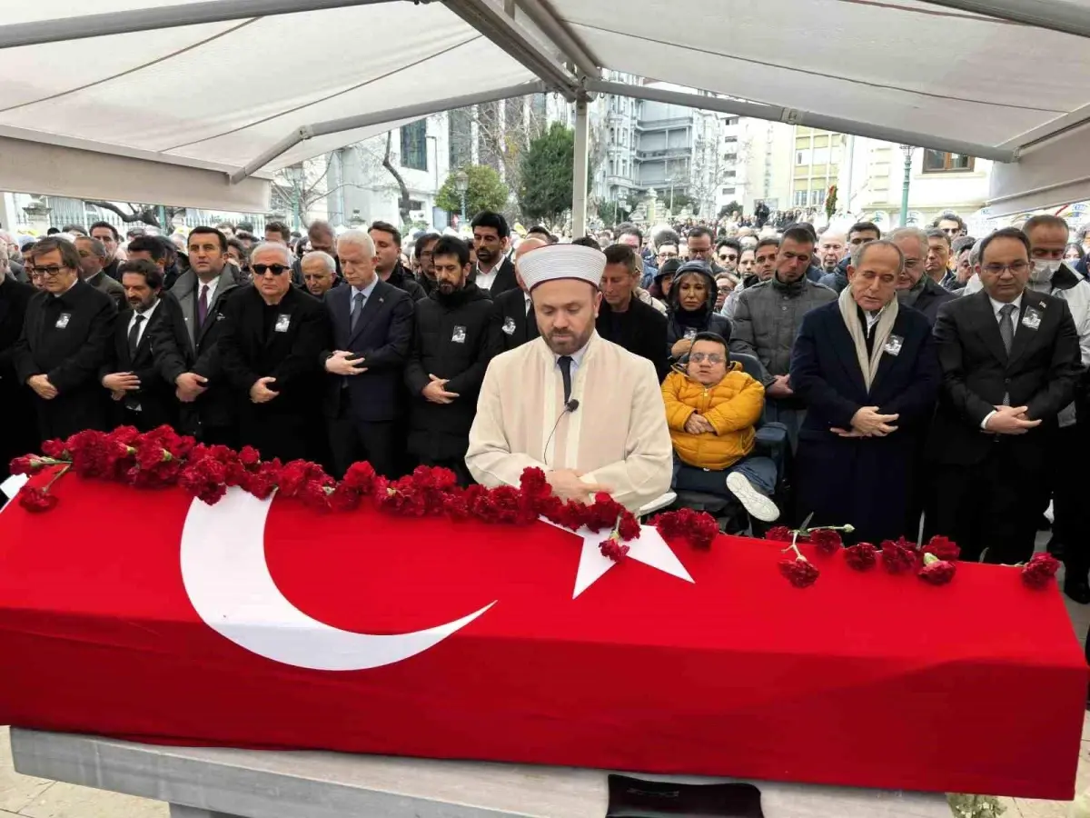 Tiyatro dünyasının duayeni Haldun Dormen son yolculuğuna uğurlandı