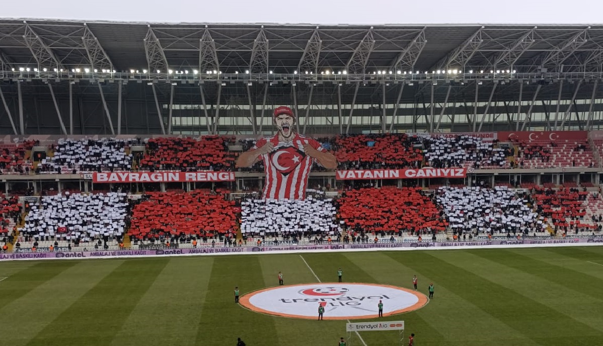 Sivasspor taraftarından alkış toplayan koreografi