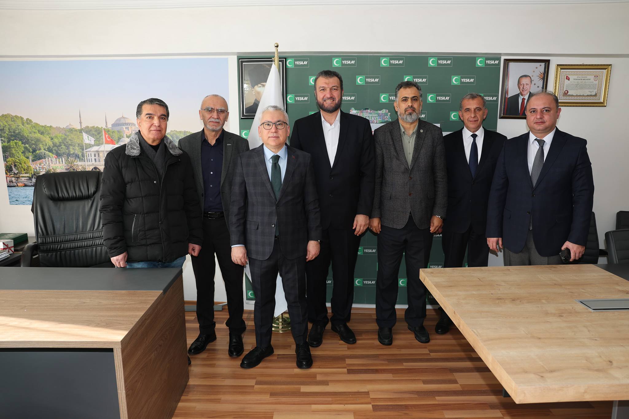 Vali Şimşek’ten Yeşilay’a destek ziyareti