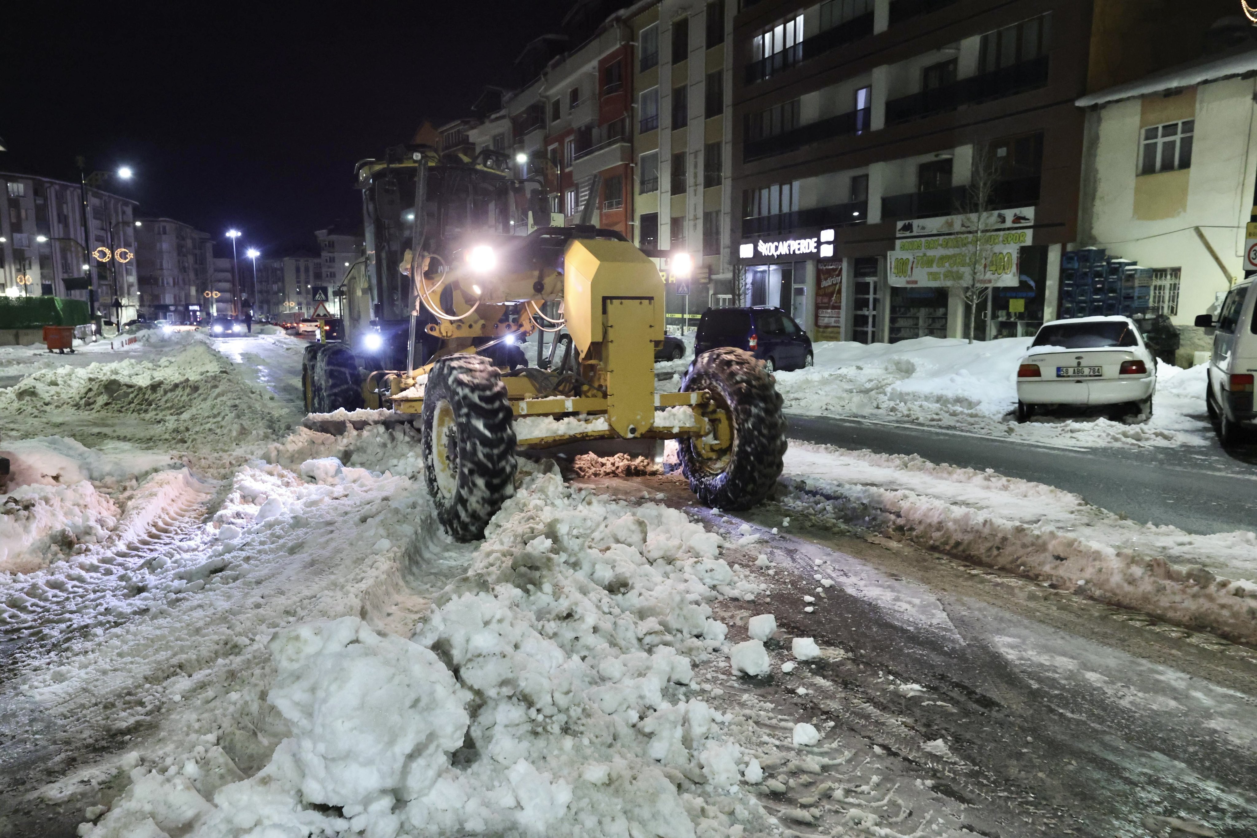 Sivas’ta kar temizliği sürüyor