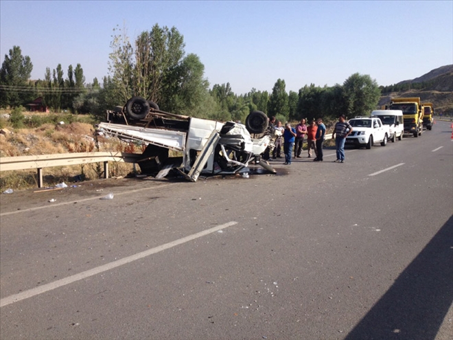 ÖZEL İDARE İŞÇİLERİNİ TAŞIYAN KAMYONET DEVRİLDİ