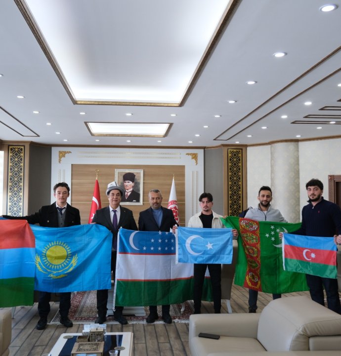 Türk Dünyası Öğrencilerinden Rektör Şengönül’e Ziyaret