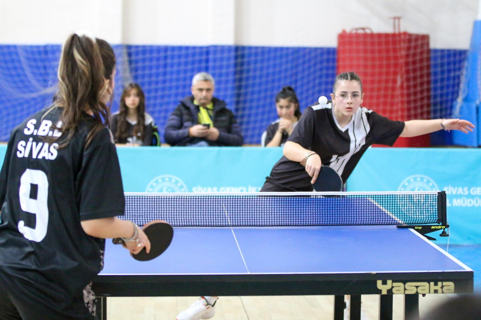 Sivas, genç masa tenisçilerini ağırlıyor