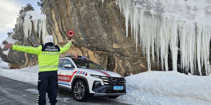 Sivas yollarında güvenlik nöbeti jandarmada