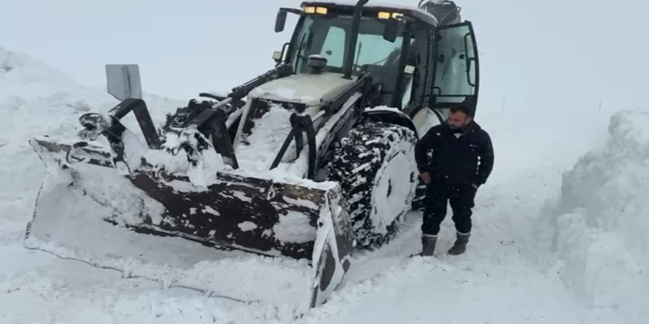 Sivas'ta 4 metreyi aşan karla mücadele