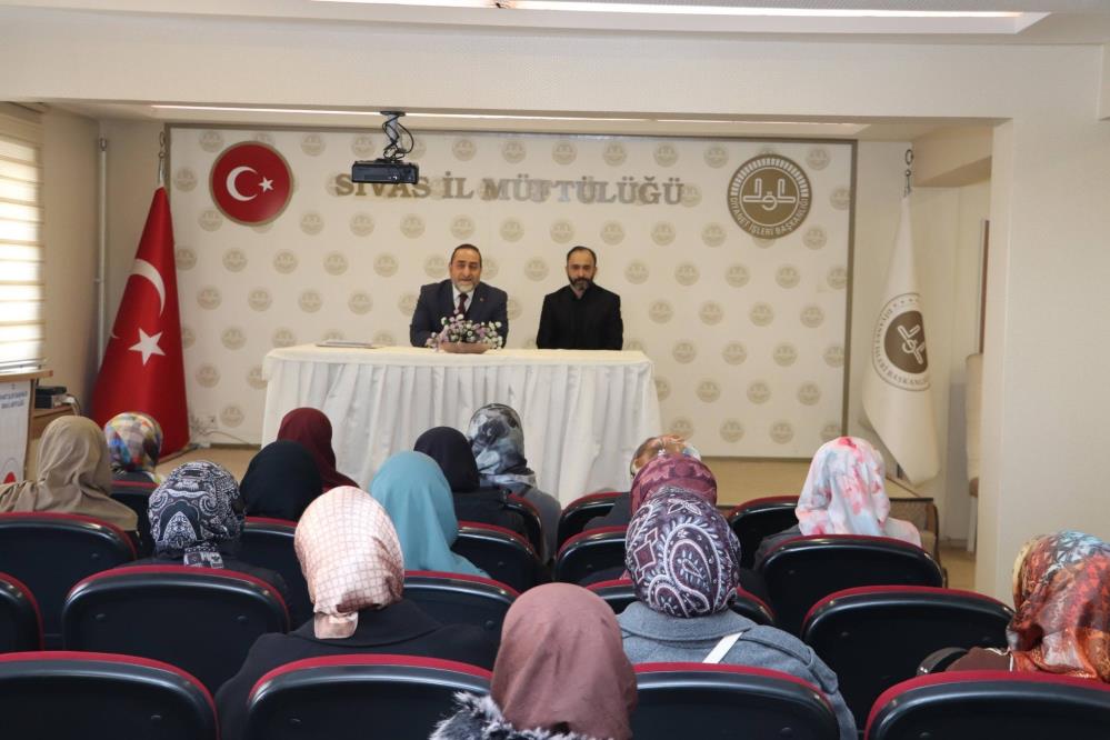 Sivas’ta öğreticilere belge töreniyle eğitim desteği