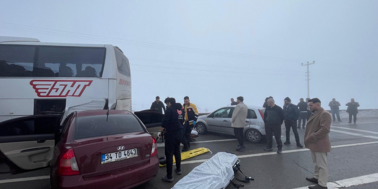 Sivas'ta sis zincirleme kazaya neden oldu: 7 yaralı