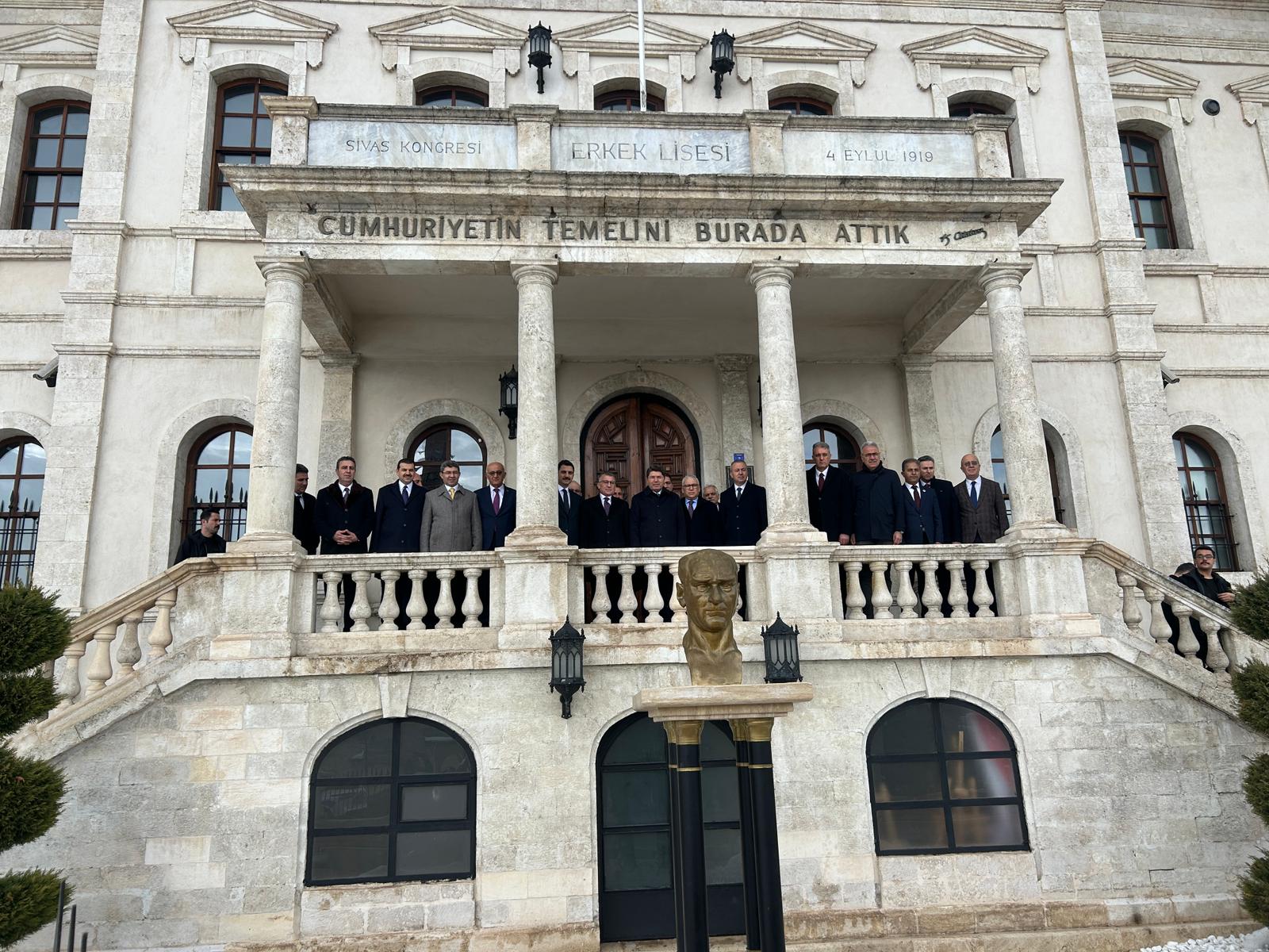 Bakan Tunç, Atatürk ve Kongre Müzesini gezdi