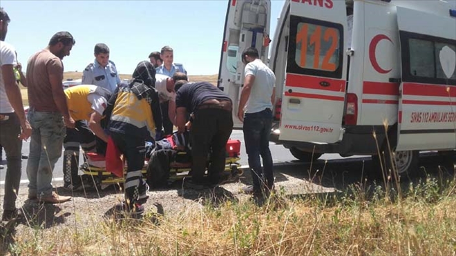 MİNİBÜS ŞARAMPOLE DEVRİLDİ