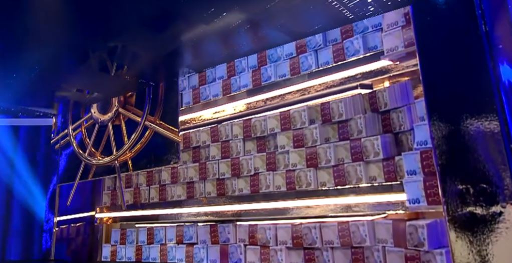 Başına konduğu kimseye mutluluk getirdiğine inanılan talih kuşu hangisidir?